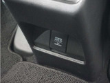 ◆後席用12V電源ソケット◆12V電源ソケットは後席用にも装備されています。長時間のドライブも安心です。
