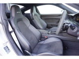 内装色はインテリア(ブラック、GTシルバーステッチ付き)多くのレザー及びRace-Texのアイテムを含むです。