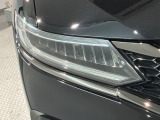 LEDヘッドライトは、点灯の瞬間から最大光量を発揮し、突然暗くなるトンネルなどでの安定感を高めます。