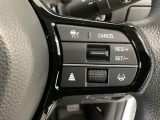 【アダプティブ・クルーズ・コントロール】予め設定した車速内でクルマが自動的に加減速。 前走車との適切な車間距離を維持しながら追従走行し、高速道路でのドライバーの疲労を軽減してくれる嬉しい機能付♪