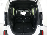 2列目シートを倒すことで、大変広いラゲッジスペースとなります。大きな荷物を積んだりと様々な用途にご利用いただけます。