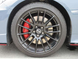 NISMO専用エンケイ製19インチアルミホイール:NISMO専用タイヤ(DUNLOP SP SPORT MAXX GT 600)  フロント:245/40R19 98W リヤ:265/35R19 98W