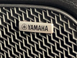 【YAMAHAサウンドシステム】メーカーオプションの高品位サウンドシステムを搭載。専用のチューニングが施された大小様々なスピーカーから良質なサウンドが奏でられ、臨場感あふれる音響空間を演出します。