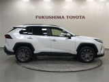 【まるごとクリーニング】シートを取り外し、車内を徹底洗浄。隅々まで丁寧に仕上げています。