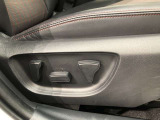 運転席シ-トは1クラス上の装備、パワ-シ-ト仕様になっています。