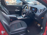 メルセデス・ベンツの定める厳しい基準をクリアしたお車のみをご案内させて頂きます。納車前整備はメーカー規定に基づき100項目以上にも及ぶ点検を熟練のメカニックによって行いご納車させて頂きます。