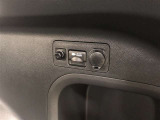 ラゲージスペースにはアクセサリーコンセント(AC100V・1500W)が設置されています。電気製品を使用できるので、災害などによる非常時に電力が必要なとき給電可能です!