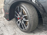 タイヤサイズは215/40R18です