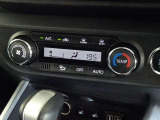 車内を快適に、オートエアコンを装備しています。