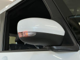 【ウインカーミラー】方向指示器をミラーのランプに点灯。対向車への視認性を高め、安心安全な方向転換をサポートします♪