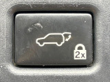 【パワーバックドア】スマートキーや運転席のボタンを押すだけでリアゲートが自動で開閉します!荷物を持っている時や、高い位置にあるバックドアを閉める際に便利な機能です♪