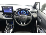 スポーティームード溢れる運転席周りですね。 クイックなドライビングに対応できるよな運転席回りになっています。 ドライブがますます楽しくなりますね!
