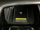 ワイヤレス充電器ついてます!スマートフォンを置くだけで充電可能。ケーブルをつなぐ煩わしさがありません。