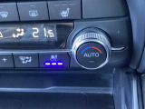 暑い夏の時期にとっても快適なシートベンチレーションを装備!シート内部に取り付けられたファンでシートの表面を換気して、涼しくしてくれます。