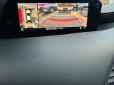 フロントカメラもございますので、狭い道でも安心して運転をしていただけます。