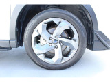 タイヤサイズは225/55R18 純正アルミホイール装着です!
