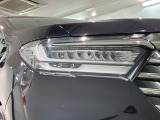 LEDヘッドライトは、点灯の瞬間から最大光量を発揮し、突然暗くなるトンネルなどでの安定感を高めます。