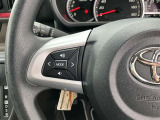 ステアリングスイッチ付きで運転中、前方から目線をそらすことなく、オーディオ等の操作が可能です!