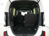 2列目シートは左右独立で倒すことができます。3人乗車状態でより多くの荷物を積むことができます。