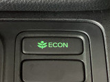 ★ECONスイッチ★ エコドライブを加速しよう!スイッチをONにすると、運転の仕方によるロスを抑え込み燃費をよくするようクルマが頑張ります(*^ー^*)燃費向上にチャレンジ♪