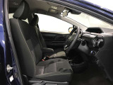 高いホールド性で運転姿勢が安定します。長距離ドライブでも疲れにくいのが魅力です。快適なドライビングライフをお送りください♪