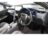 運転席から見たインパネ周りです。シートからはメーターはもちろん、広く周りを見渡せるフロントウィンド&インパネはリラックスして運転に集中することが出来ます!