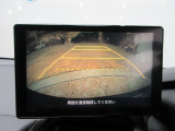 バックカメラの画像です。ガイドラインがスムースな車庫入れをサポートいたします。車庫入れの安心感がアップしますね。