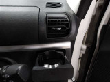 運転席のカップホルダーはエアコンの吹き出し口にありますので冷やしたり温めたりすることが出来ます☆