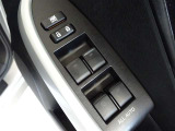 電動格納式ドアミラー・パワーウインドウを装備しています。