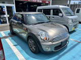 人気のMINI ONE入庫しました おしゃれなデザインとコンパクトで運転しやすく、街乗りからロングドライブまで快適です 認証工場でしっかり整備してから納車いたします お気軽にお問い合わせください