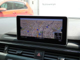 高解像度ディスプレイにナビゲーション、アシスタンスの作動状況、オーディオ、車両情報などを表示。マルチカラーアンビエントライティング*は好みに合わせて光の色彩を調整できます。