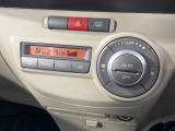 【オートエアコン】一度お好みの温度に設定すれば、車内の温度を検知し風量や温度を自動で調整。暑い&hellip;寒い&hellip;と何度もスイッチ操作をする必要はありません。快適な車内空間には必須の機能ですね♪