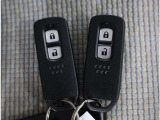 スマートキーです。乗り降り時のドアロックやエンジンの始動が、鍵を取り出さないで楽にできます!荷物が多いときにも助かります!