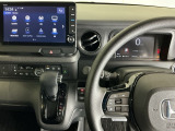 ホンダ純正メモリーナビ搭載なので、遠方へのドライブもお任せ下さい!ステアリング左手側にオーディオ関連のコントロールスイッチを配置しています。操作時は視線を逸らすことなく運転に集中できます