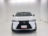 スピンドルグリルがレクサスらしさを強調します。