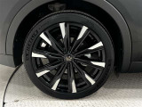タイヤサイズは225/45R21!納車前の点検時にタイヤ交換させていただきます!純正アルミホイール!