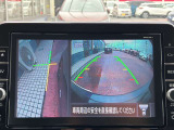左サイドカメラとフロントカメラ運転席から死角となりやすい車両左前部分や前方部分もバッチリ見えます♪