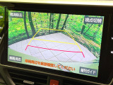 【バックカメラ】駐車時に後方がリアルタイム映像で確認できます。大型商業施設や立体駐車場での駐車時や、夜間のバック時に大活躍!運転スキルに関わらず、今や必須となった装備のひとつです!