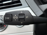 【オートライト(AUTO)】外の明るさをシステムが感知して、自動でヘッドライトが点灯します。ヘッドライトをつけ忘れを防ぐ便利機能です。