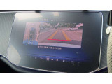 【360度カメラシステム】リバースと連動し、車両後方の映像をディスプレィに表示歪みの少ないカメラにより鮮明な画像で後退の運転操作をサポートします。
