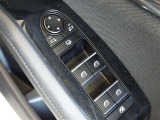 電動格納式ドアミラー・パワーウインドウを装備しています。