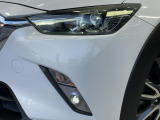 【LEDヘッドライト】悪天候や夜間走行時も良好な視界を確保し安心して運転できる高輝度LEDヘッドライトを装備!点灯速度が早く、消費電力も抑えられています。