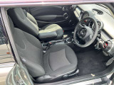人気のMINI ONE入庫しました おしゃれなデザインとコンパクトで運転しやすく、街乗りからロングドライブまで快適です 認証工場でしっかり整備してから納車いたします お気軽にお問い合わせください