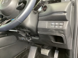左側に高速で便利なETCがあり、横滑りを防ぐVSAなどのスイッチは、運転席の右側、手の届きやすい位置にあります。