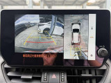 バックカメラに加えて、パノラミックビューモニターを搭載しており、車両周辺の状態がモニターで確認できるため、駐車時にとっても便利です☆