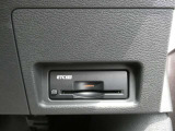 純正ETC2.0付 料金所もスムーズに通れ、割引料金の適用もあります。ビルトインできれいに収まっており、見た目もスマートです。