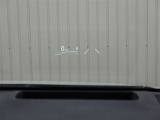 カラーヘッドアップディスプレイ付き。少ない視線移動で情報を確認できるので、運転の疲労軽減に繋がりますよ♪