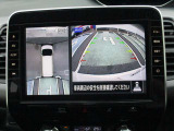 アラウンドビューモニターが駐車をアシスト☆4つの高解像度カメラで車の周囲を撮影。ミニバン、SUVなどの死角の駐停車も驚く程楽です!バックカメラは、車庫入れの時は勿論、後方の安全確認もできて安心です♪