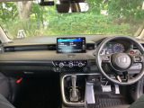フロントガラスが大きく、ワイドな視界で運転もしやすくなるように、設計されています。
