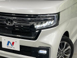 【LEDヘッドライト】悪天候や夜間走行時も良好な視界を確保し安心して運転できる高輝度LEDヘッドライトを装備!点灯速度が早く、消費電力も抑えられています。
